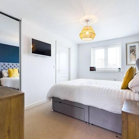Chic City Centre Apartment With Allocated Parking Swansea Extérieur photo