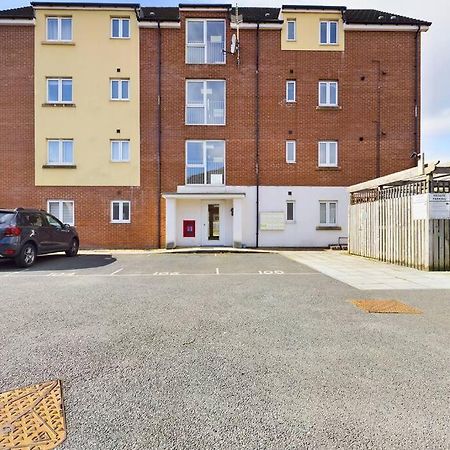 Chic City Centre Apartment With Allocated Parking Swansea Extérieur photo