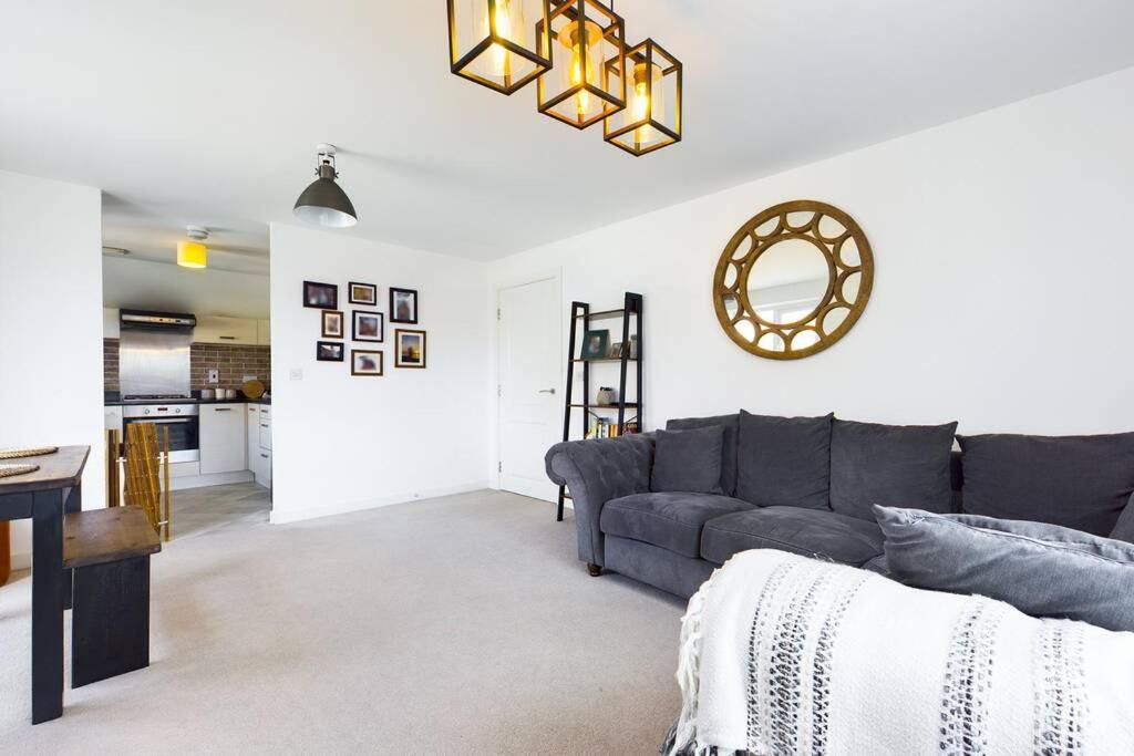 Chic City Centre Apartment With Allocated Parking Swansea Extérieur photo